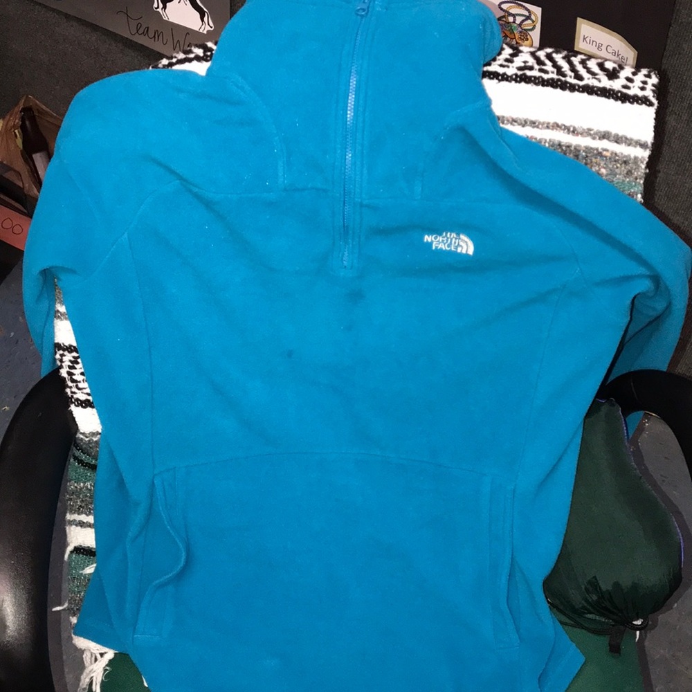 Fleece North Face quarter zip pull over